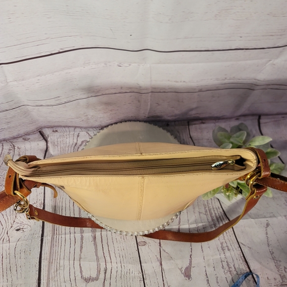 Valentina Cream and Tan Leather Shoulder Bag - Picture 7 of 15